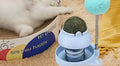 Jouet culbuto bleu avec boule de cataire sur ressort et pompon